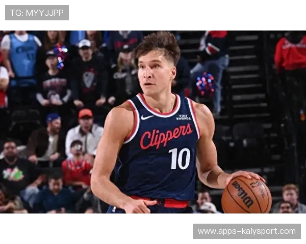 快船后场被打穿：揭示防守漏洞，分析战术劣势