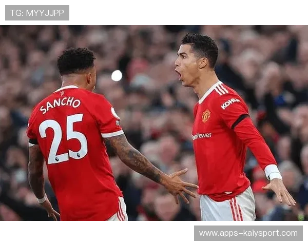 曼联队内传切对抗训练激烈硬仗中的成长与激情