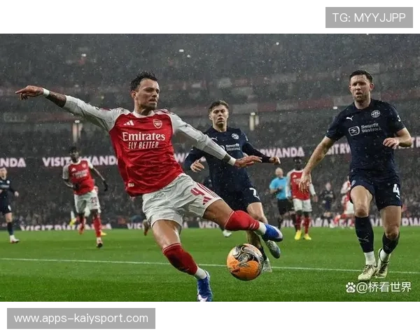 萨卡右路内切兜射破门，阿森纳看台直接炸开